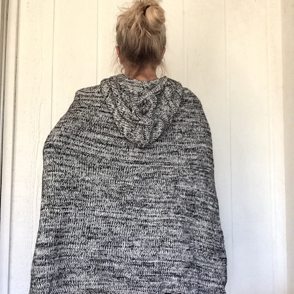 EXPRESS BLACK WHITE MOHAIR WOOL HOODIE PONCHO LARGE - Picture 6 of 12